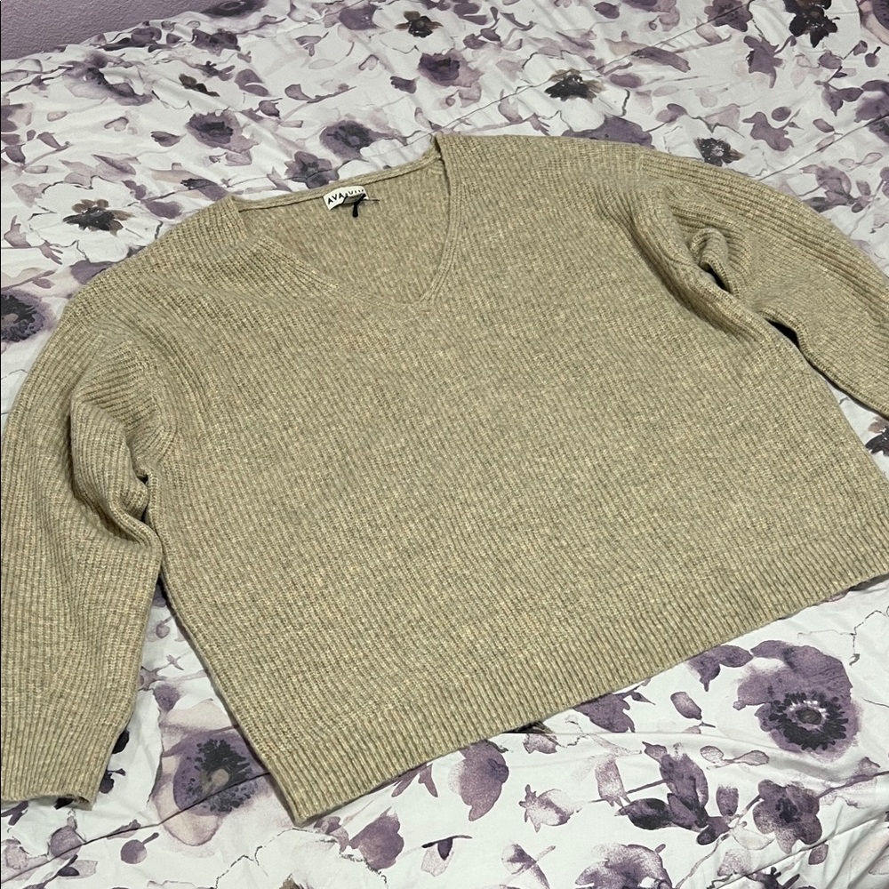 Ava & Viv Women's Tan V-Neck Sweater